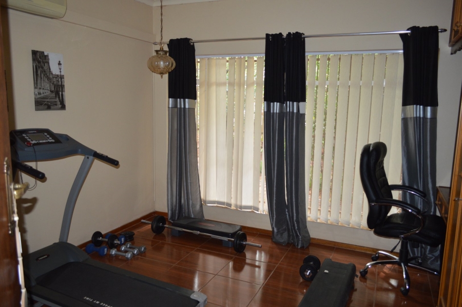 4 Bedroom Property for Sale in Flamwood North West